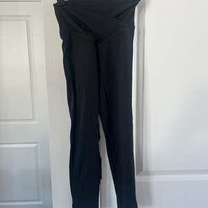 Offline By Aerie Real Legging, Black cropped Size Medium